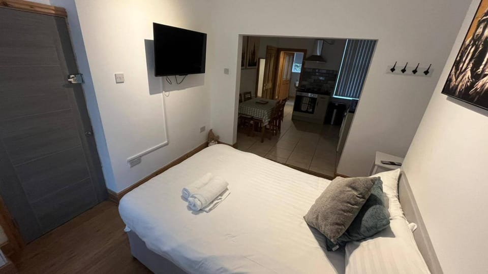 Anfield Apartment Sleeps 2 with Garden Apartment in Liverpool