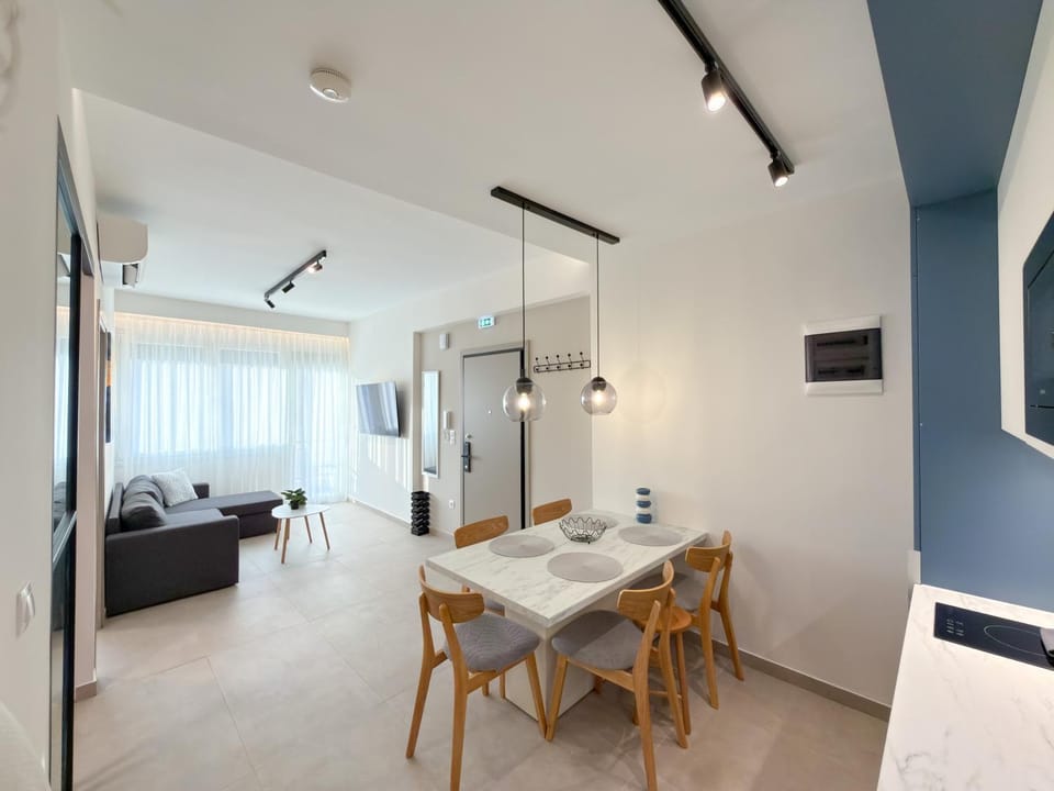 TV and multimedia, Coffee/tea facilities, Living room, Seating area, Dining area, internet, stove, kitchen, air conditioner