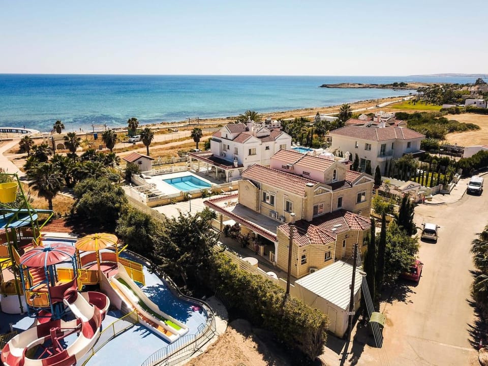 Neighbourhood, Beach, Pool view