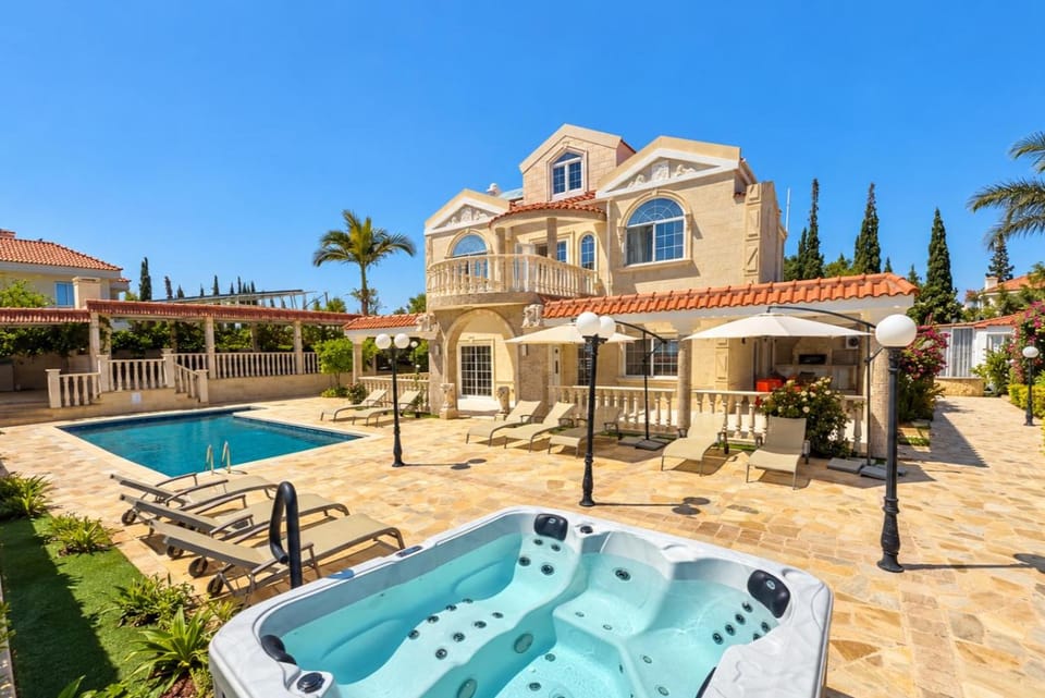 6BR Ayia Napa Villa - Heated Pool & Hot Tub Villa in Ayia Napa