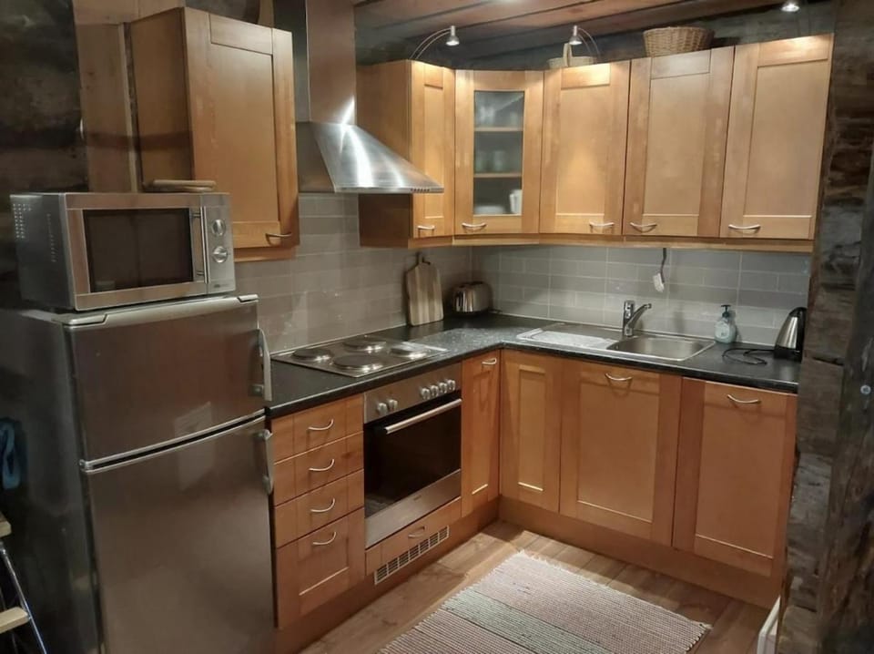 Coffee/tea facilities, Kitchen or kitchenette, dishwasher, oven, stove, toaster