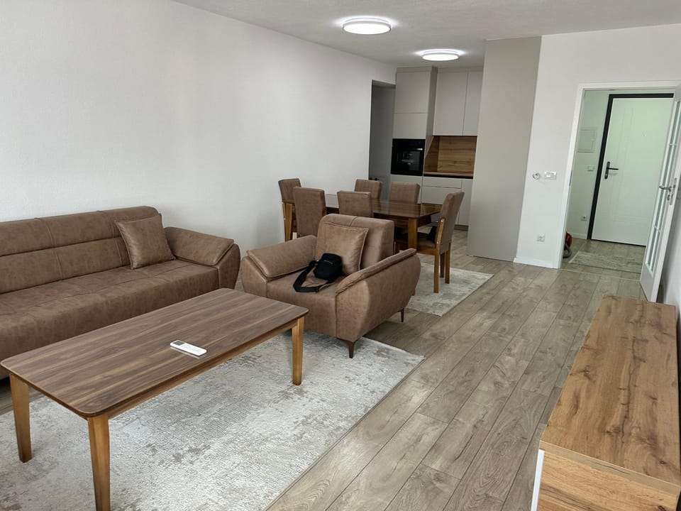 Apartment Titi me 3 dhoma gjumi dhe dy banjo Apartment in Europe