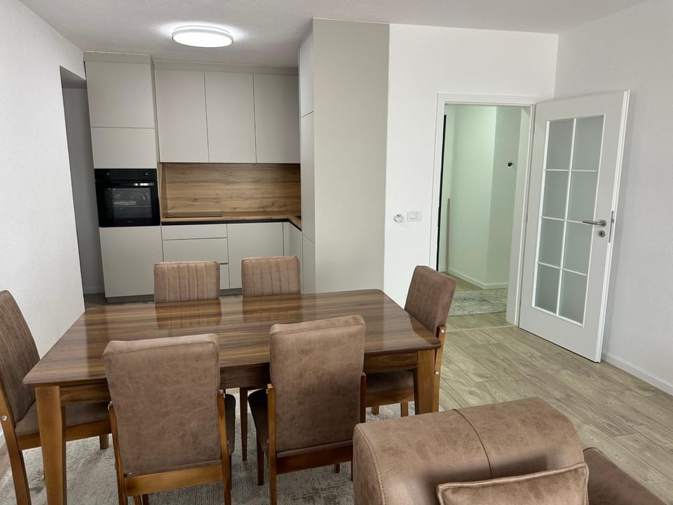 Apartment Titi me 3 dhoma gjumi dhe dy banjo Apartment in Europe