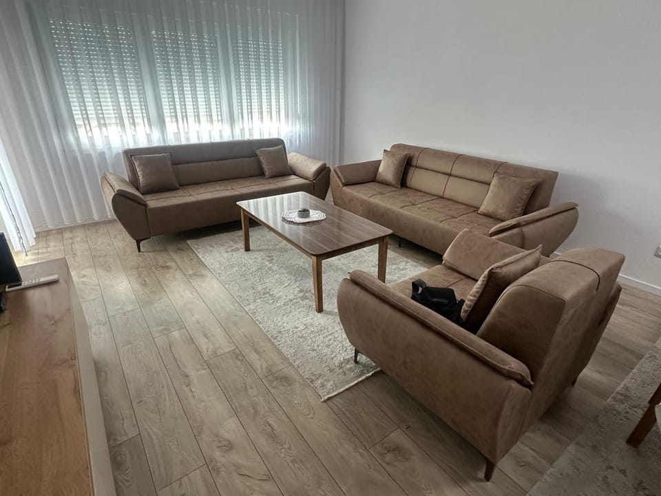 Apartment Titi me 3 dhoma gjumi dhe dy banjo Apartment in Europe