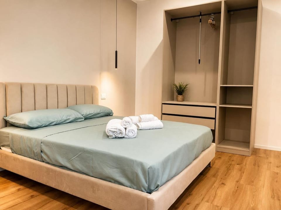 Bedroom, wardrobe