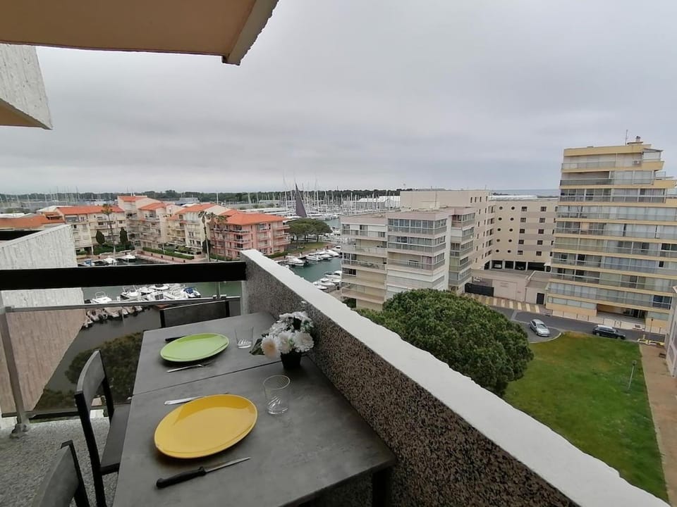 View (from property/room), Balcony/Terrace, Dining area, City view, Sea view