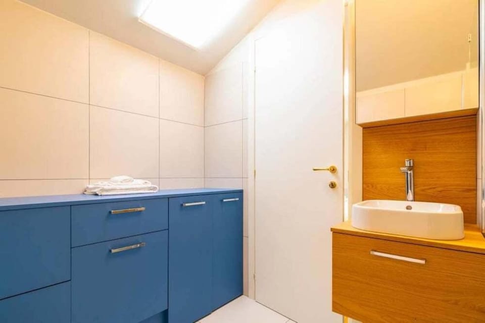 Bathroom, Kitchen or kitchenette