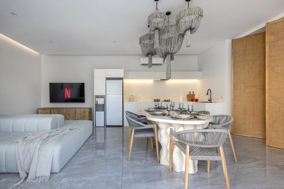 Living room, Dining area