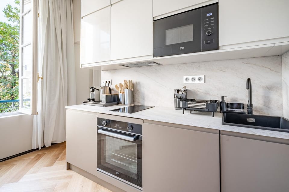 Coffee/tea facilities, microwave, stove, washing machine, kitchen
