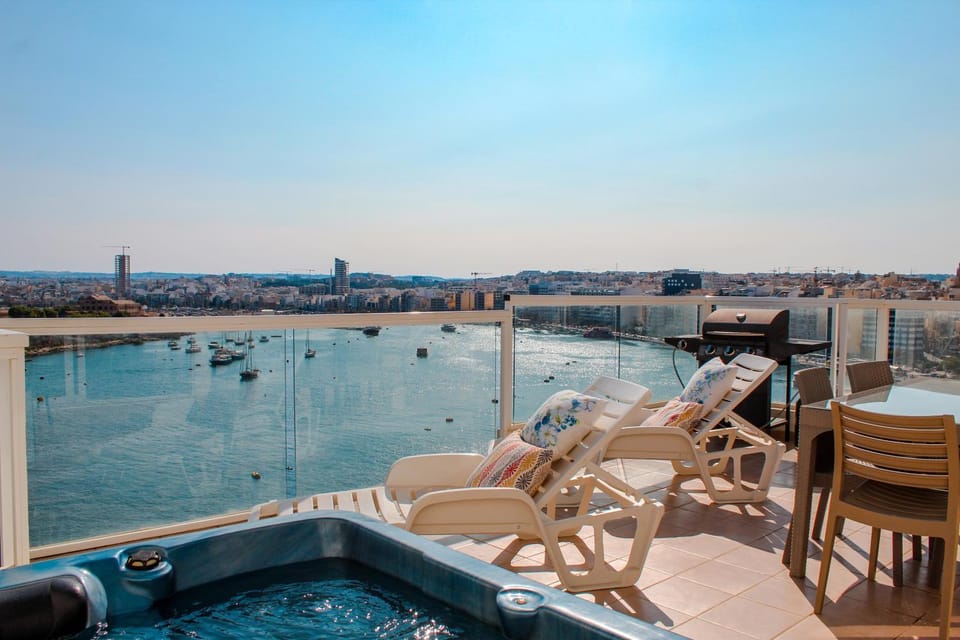 Patio, Day, Natural landscape, View (from property/room), Balcony/Terrace, Living room, Seating area, City view, Pool view, Sea view, Swimming pool, sunbed