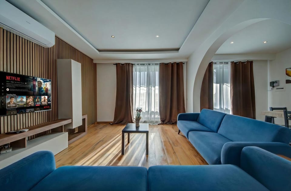 Communal lounge/ TV room, TV and multimedia, Living room, Seating area, Evening entertainment