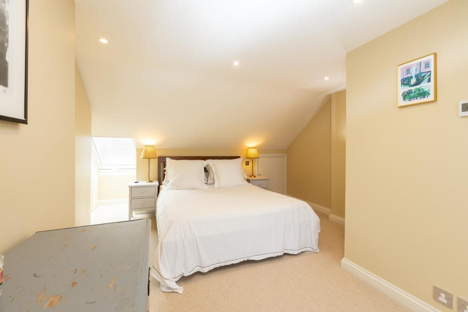 Stylish 3BDR 2BA House with Garden in East Dulwich House in London Borough of Southwark