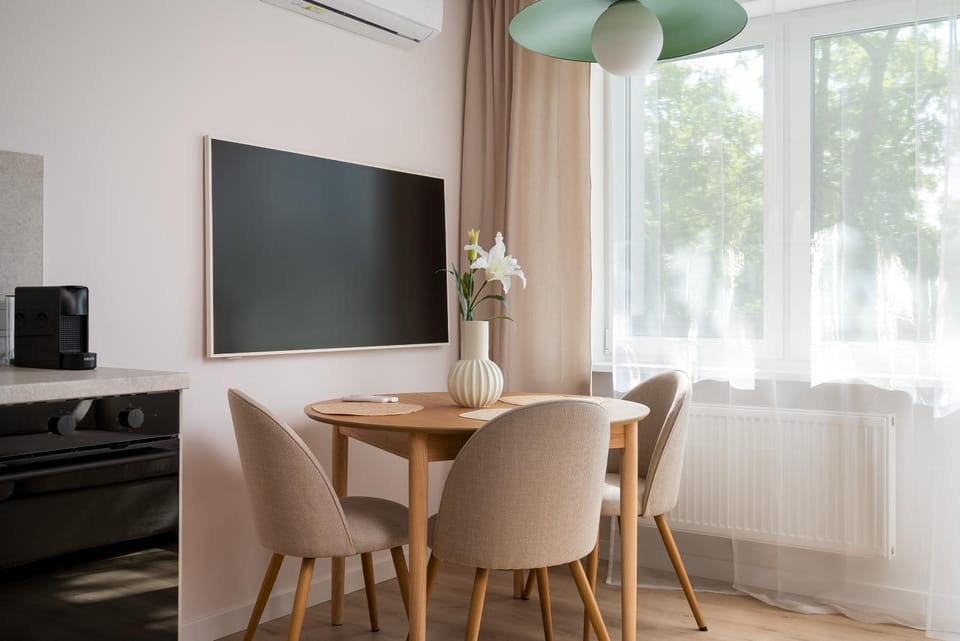 Communal lounge/ TV room, TV and multimedia, Dining area, Evening entertainment