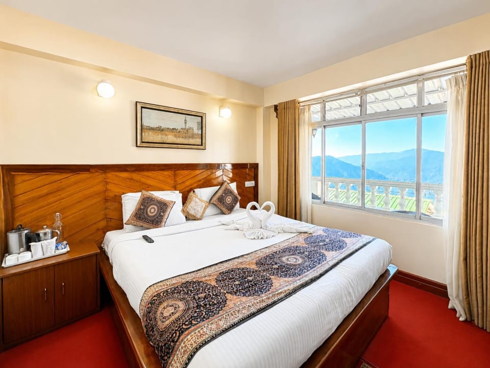 Bed, Natural landscape, Photo of the whole room, Bedroom, Mountain view