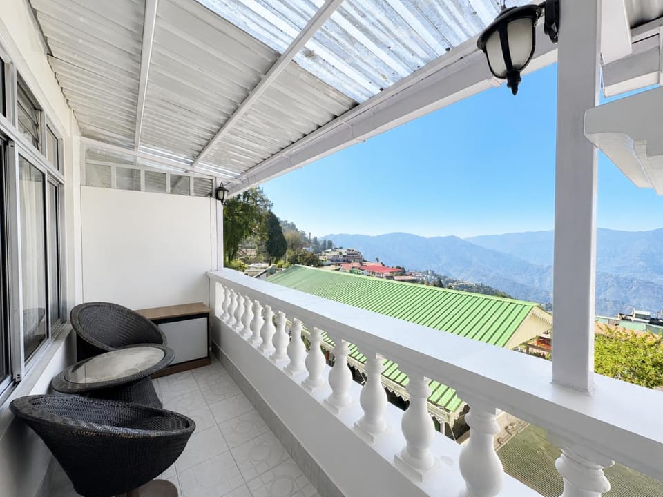 Patio, Day, Natural landscape, View (from property/room), Balcony/Terrace, Balcony/Terrace, Living room, Seating area, Mountain view