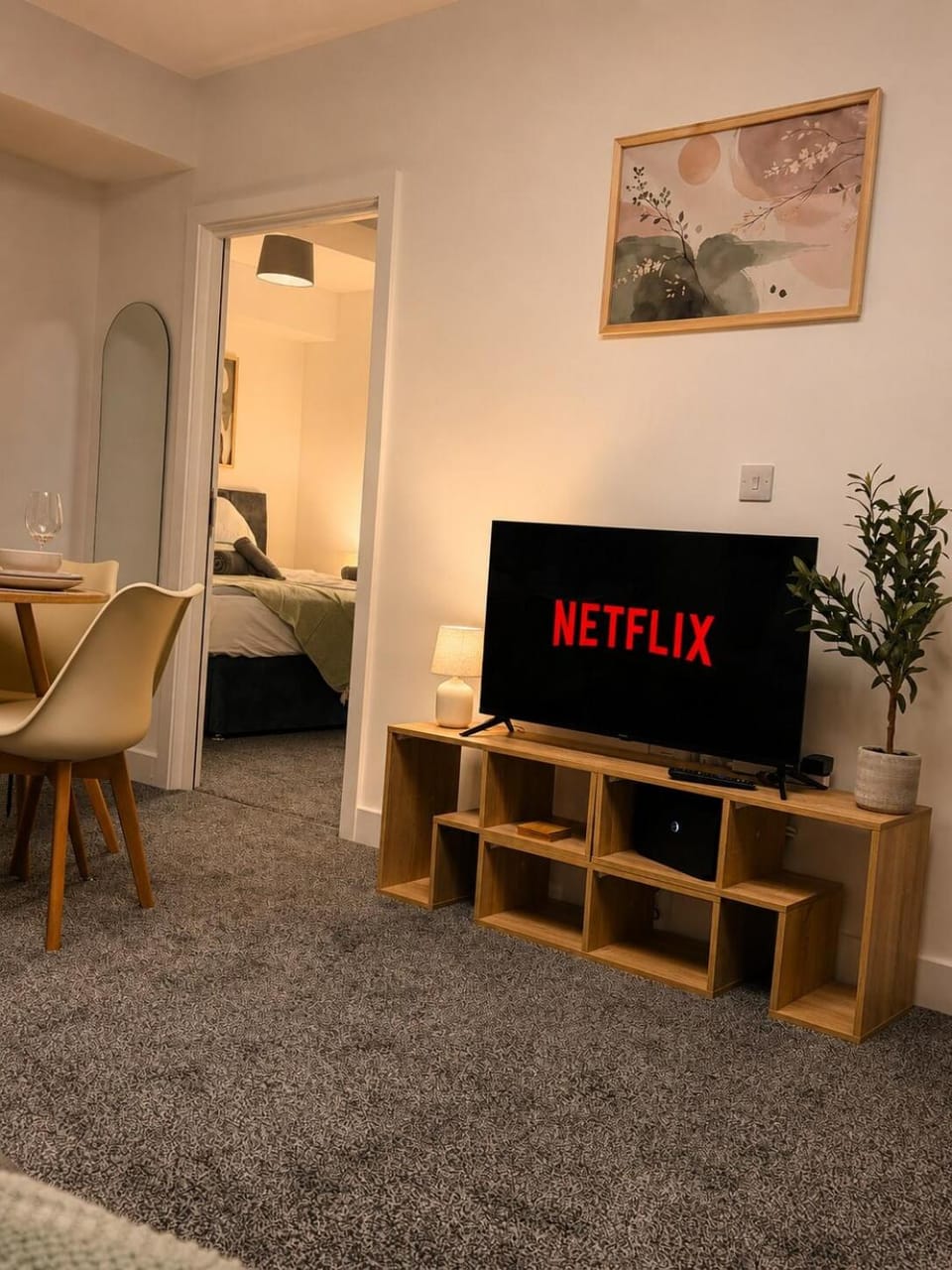 The Oakley, Stylish 2BR with Parking, 5 Guests, Near NEC and Birmingham Airport Apartment in Coventry