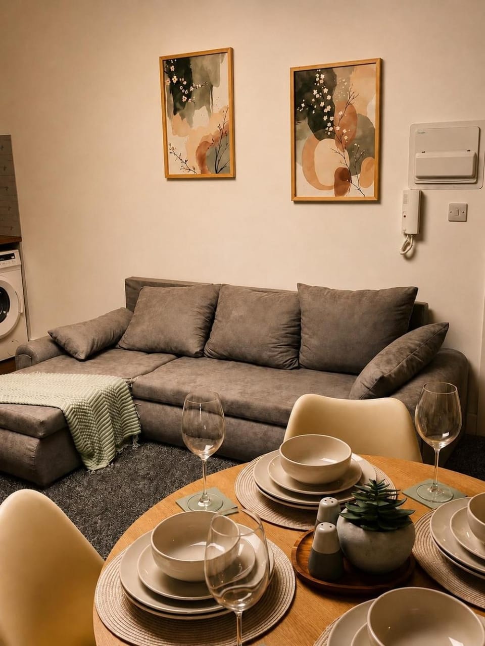 The Oakley, Stylish 2BR with Parking, 5 Guests, Near NEC and Birmingham Airport Apartment in Coventry
