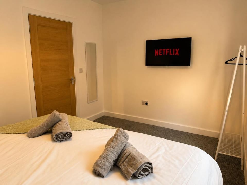 The Ashford, Stylish 2BR with Parking, 5 Guests, Near NEC and Birmingham Airport Apartment in Coventry