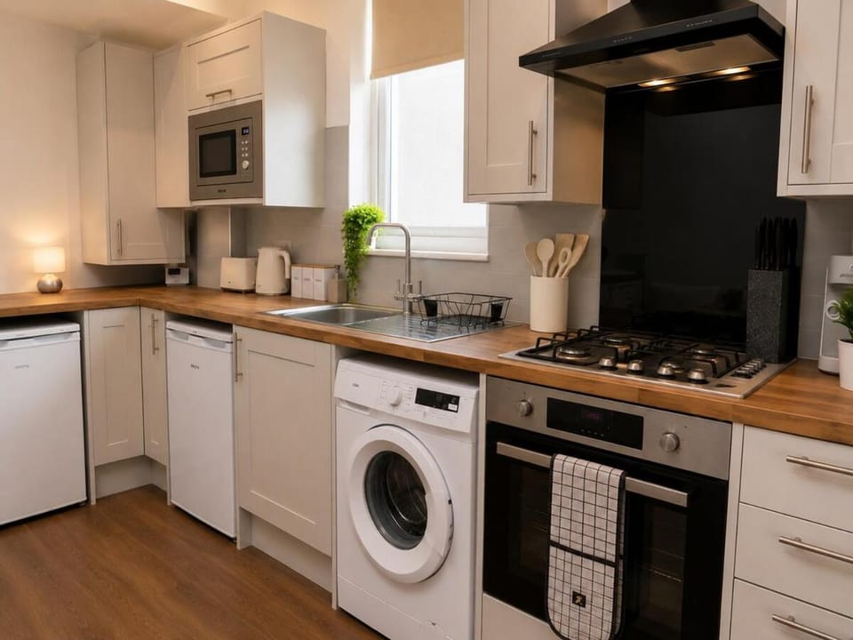 The Ashford, Stylish 2BR with Parking, 5 Guests, Near NEC and Birmingham Airport Apartment in Coventry