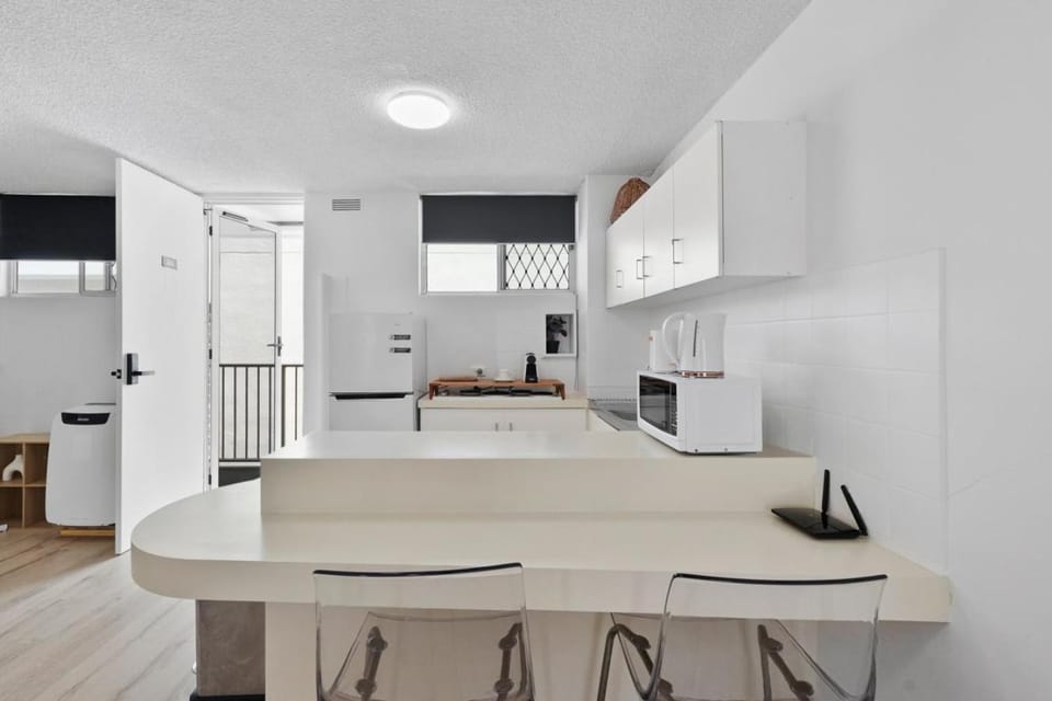 1 BR Oceanside Apartment - Pet Friendly Apartment in Gold Coast