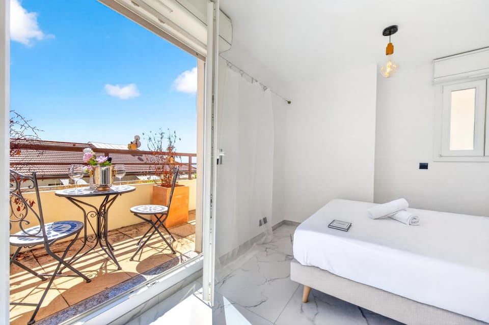 View (from property/room), Balcony/Terrace, Photo of the whole room, Bedroom