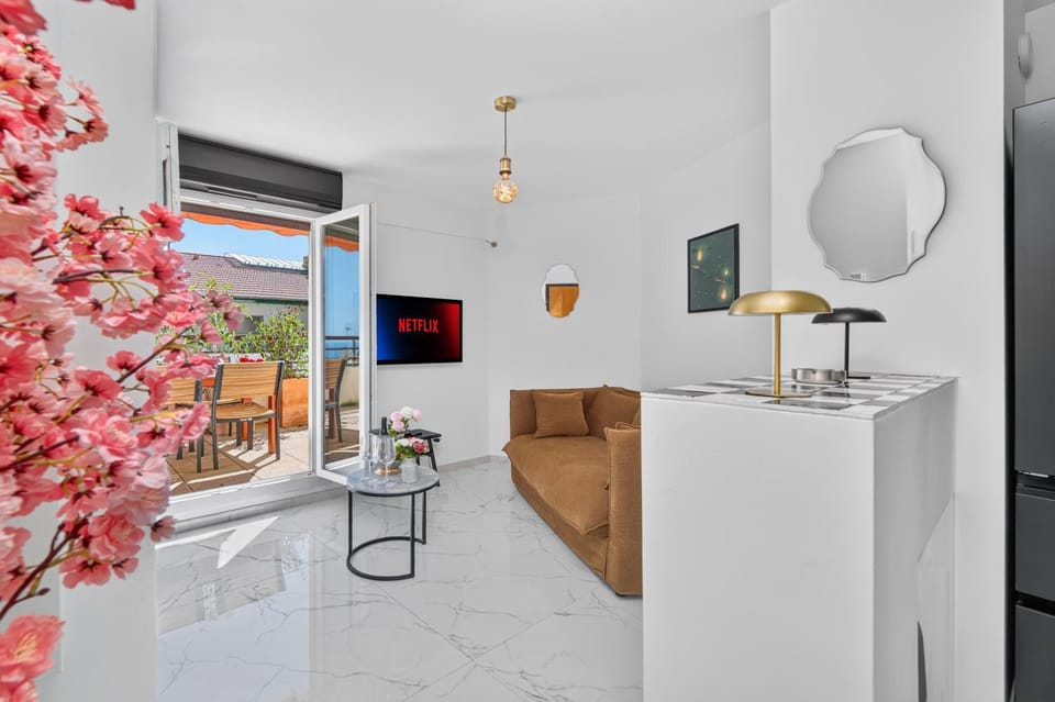 TV and multimedia, Kitchen or kitchenette, Dining area