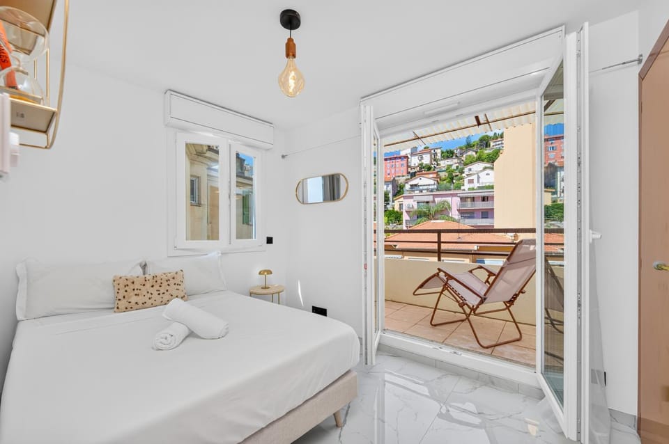 Bed, Balcony/Terrace, Photo of the whole room, Bedroom