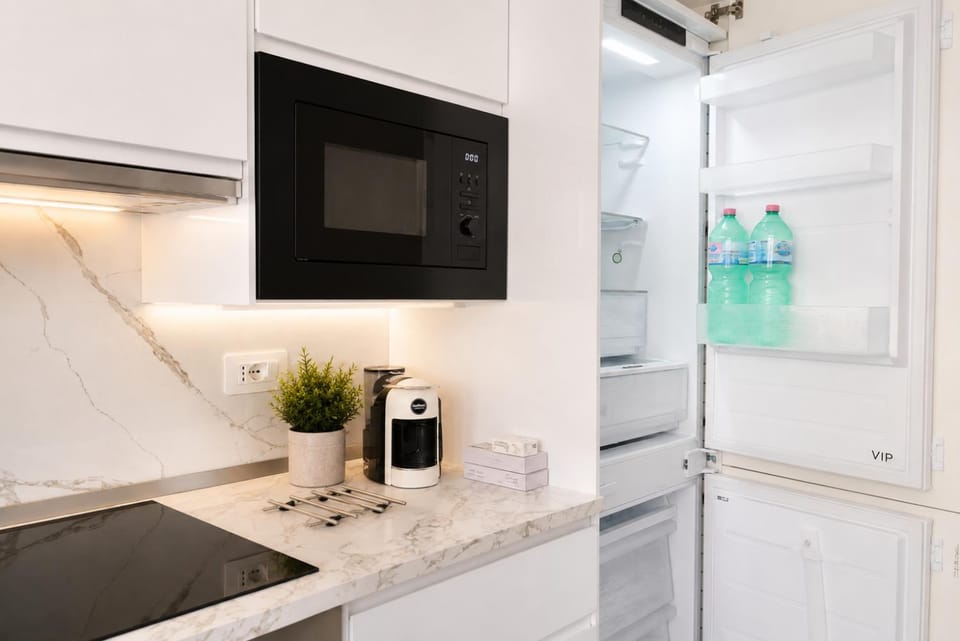 TV and multimedia, Coffee/tea facilities, Kitchen or kitchenette, oven, stove