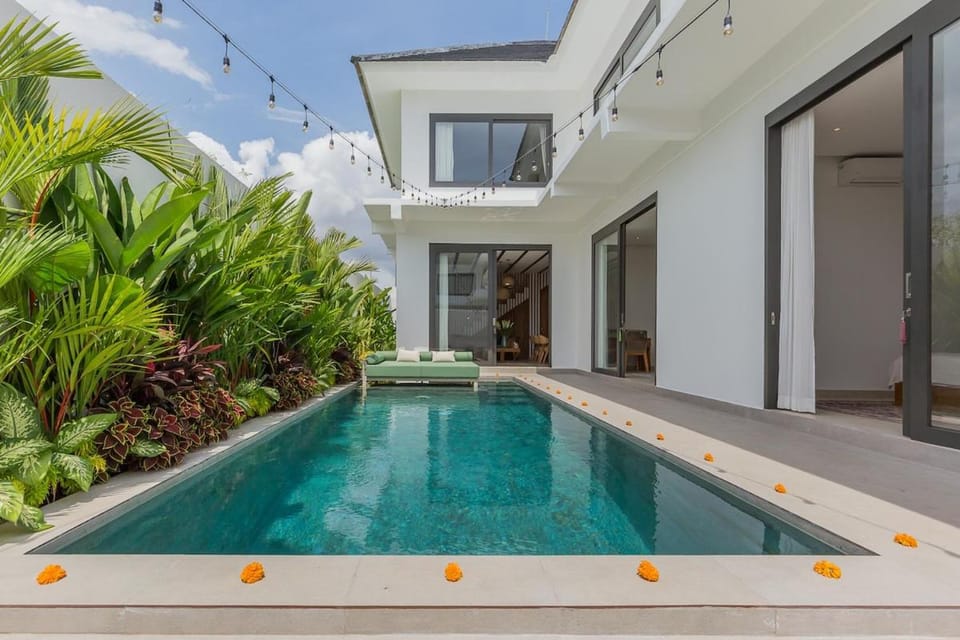 Luxury 3BR Tropical Villa with Private Pool House in North Kuta