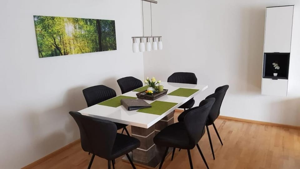 Seating area, Dining area