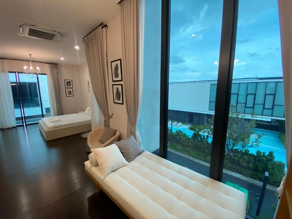 Luxury Villa In YothinPattana Include Gym and Swimming Pool Villa in Bangkok