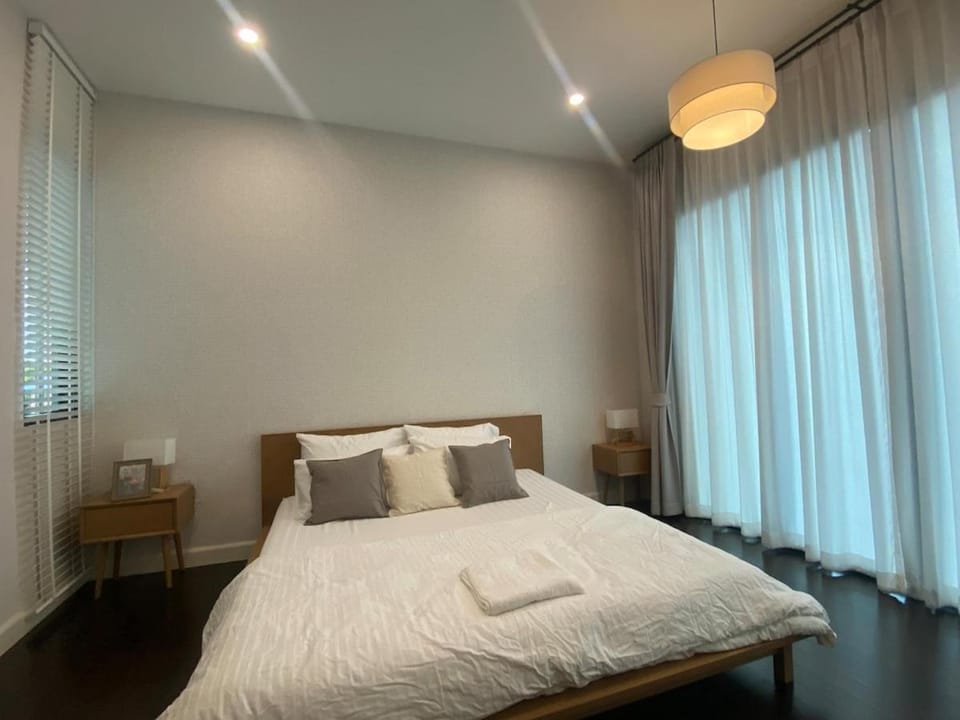 Luxury Villa In YothinPattana Include Gym and Swimming Pool Villa in Bangkok