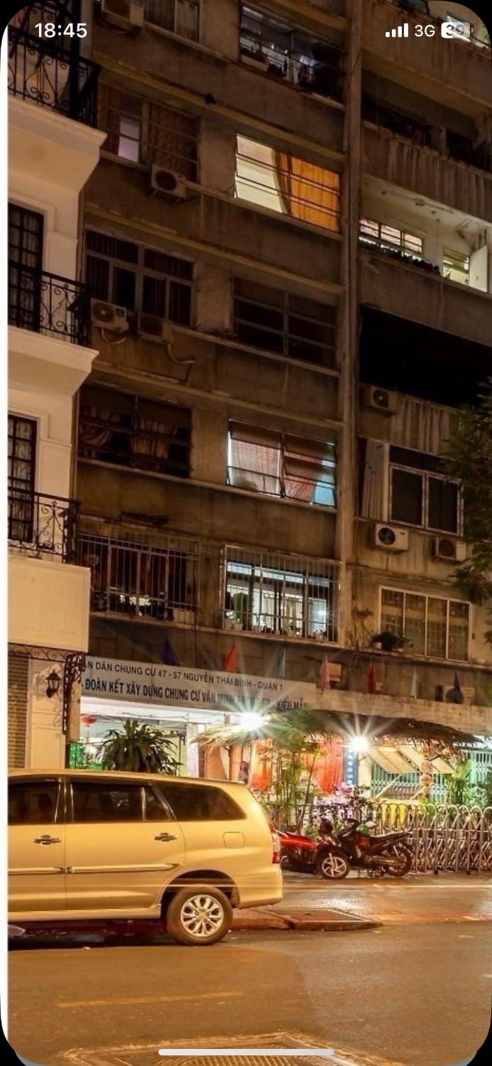 Property building, Location