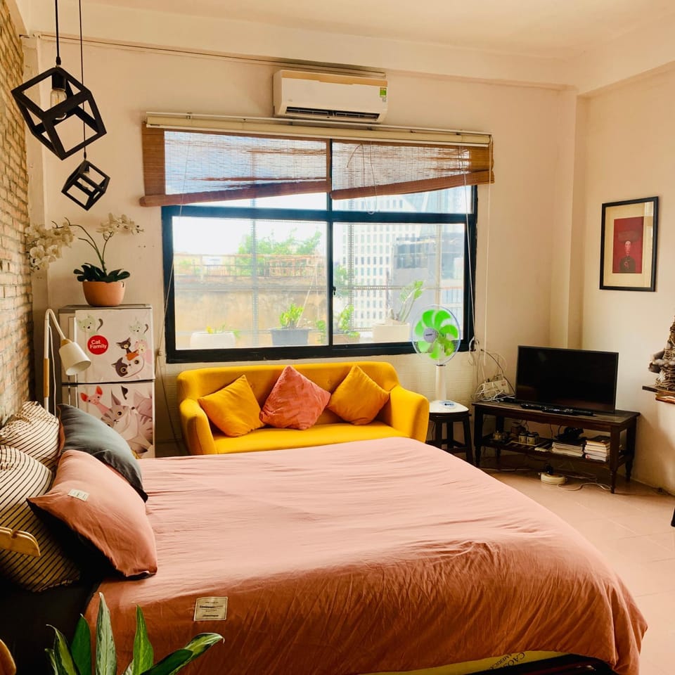 TV and multimedia, Photo of the whole room, Seating area, Bedroom, air conditioner