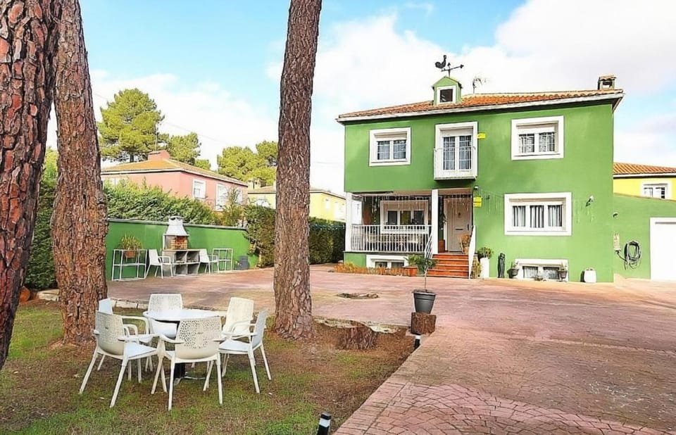 Property building, Patio, Garden