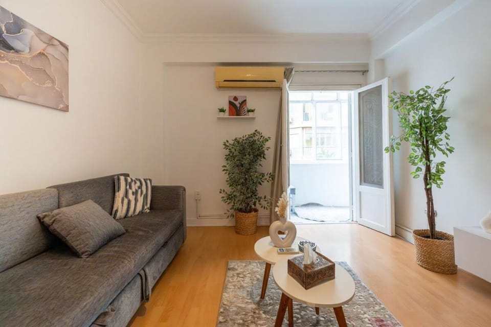 Modern Cozy Nile View Studio - Zamalek Cairo Apartment in Cairo