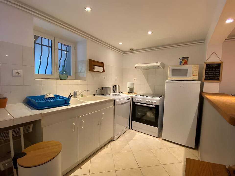 Kitchen or kitchenette, Living room