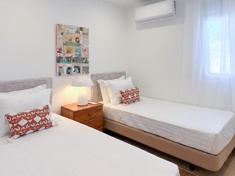 Bed, Bedroom, air conditioner