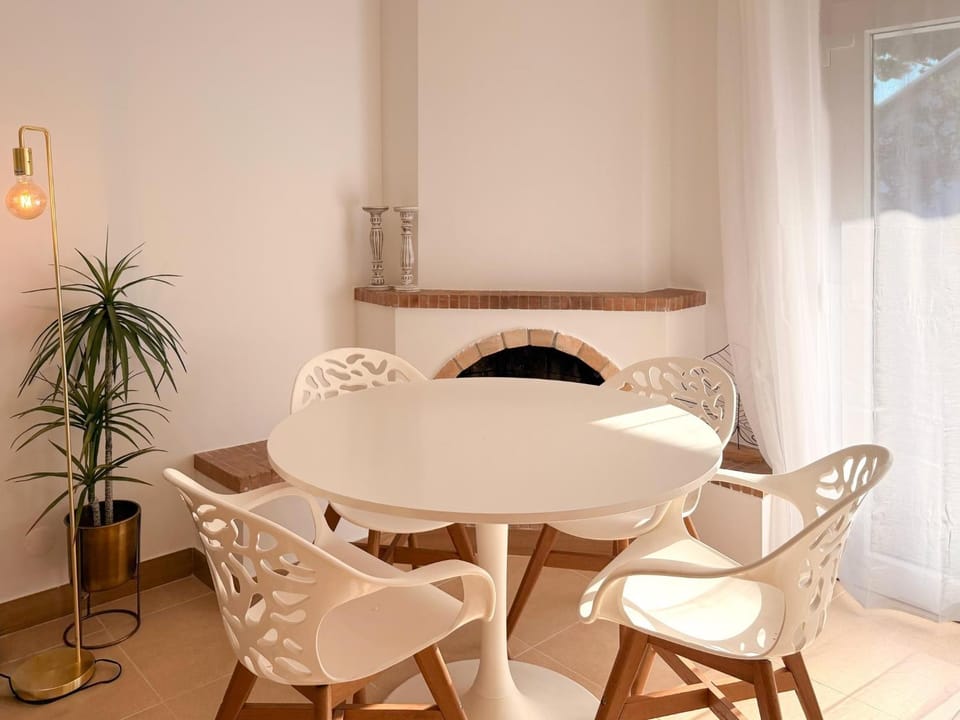 Seating area, Dining area