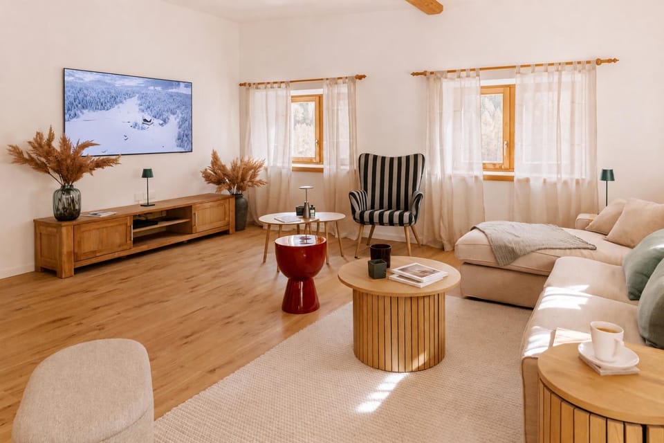 Communal lounge/ TV room, Living room, Seating area