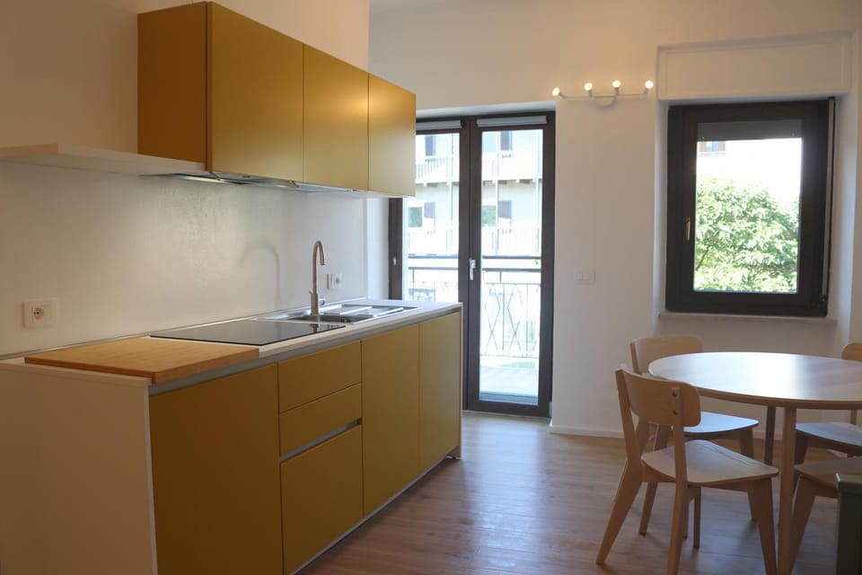 Kitchen or kitchenette, Dining area, stove