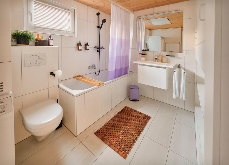 Shower, Toilet, Bathroom, Bath