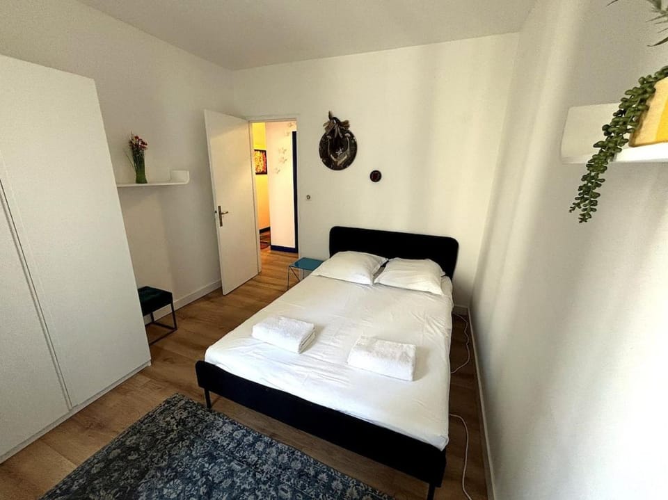 Tour Magne-8 pers-Parking-Clim Apartment in Nimes