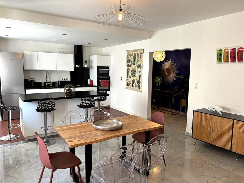 Tour Magne-8 pers-Parking-Clim Apartment in Nimes