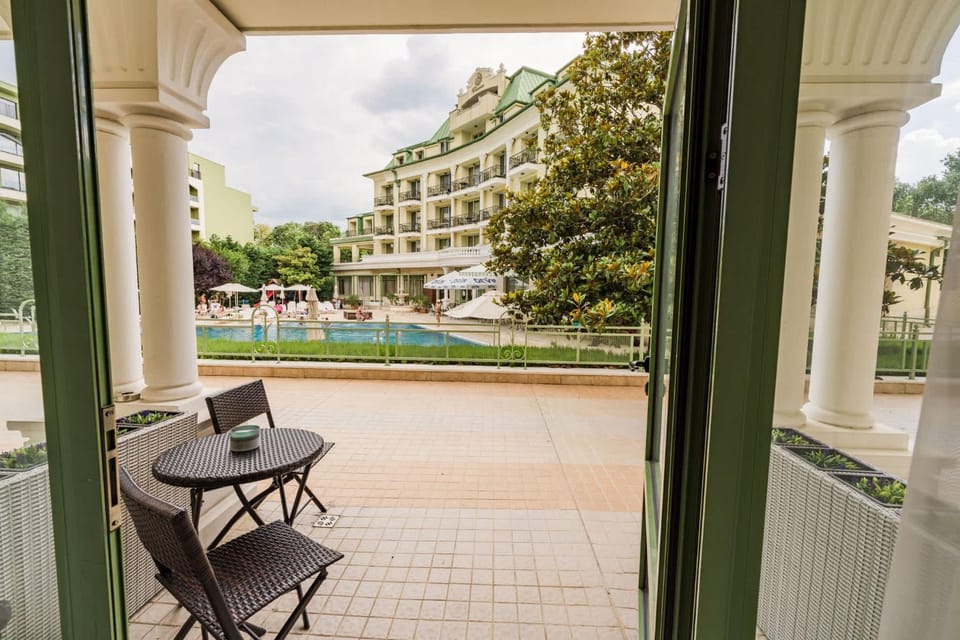 Balcony/Terrace, Pool view