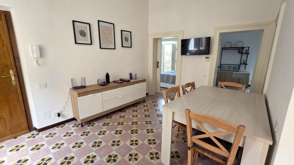TV and multimedia, Living room, Seating area, Dining area, internet