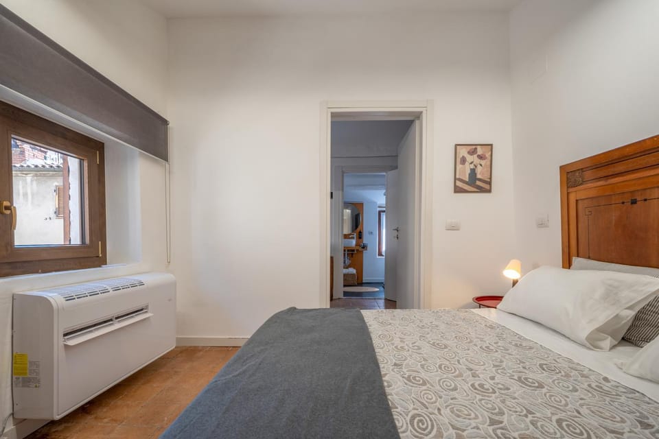 Bed, Photo of the whole room, Bedroom, air conditioner