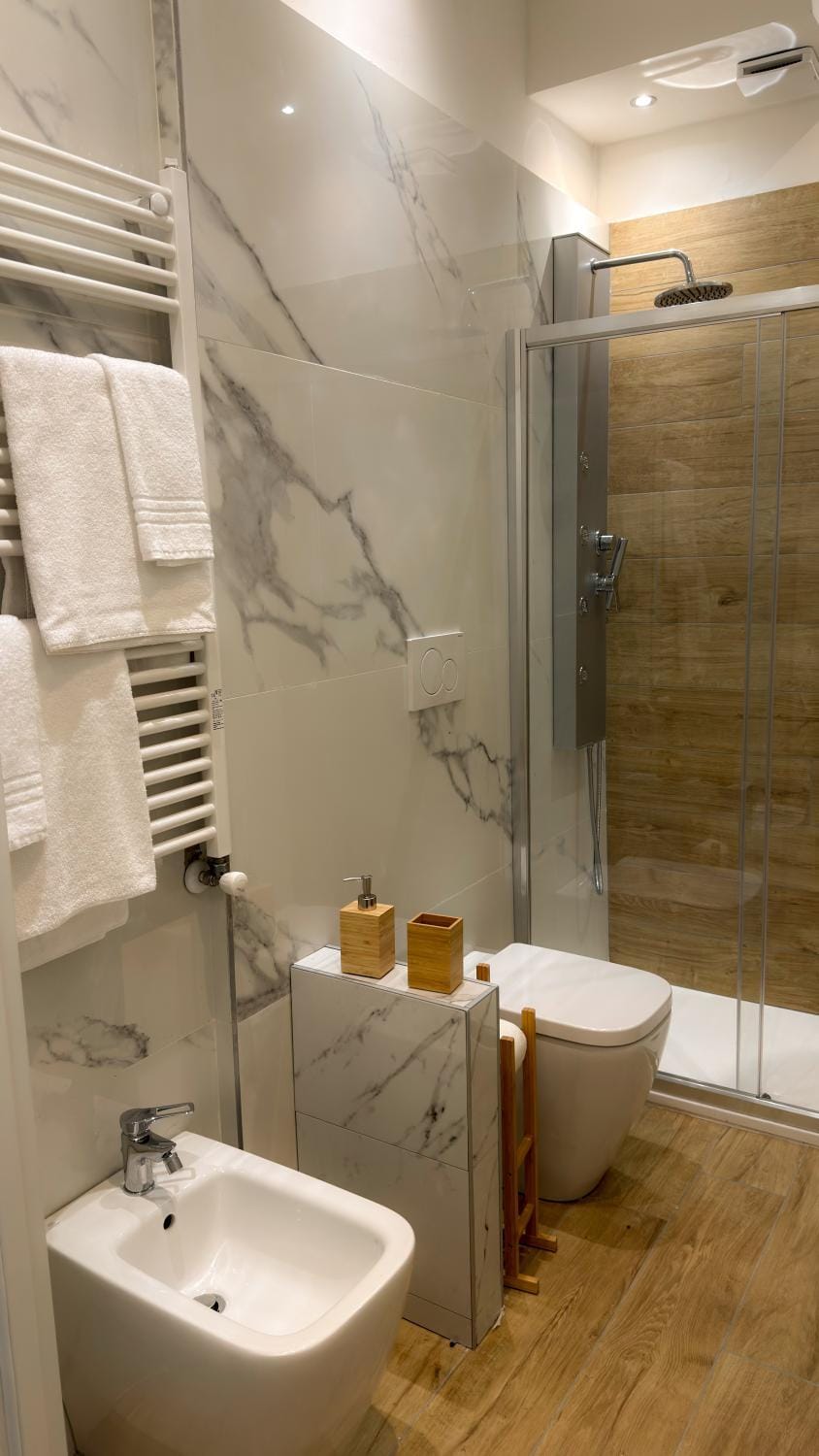 EasyHomeStayDucale StationFreeParking Apartment in Parma