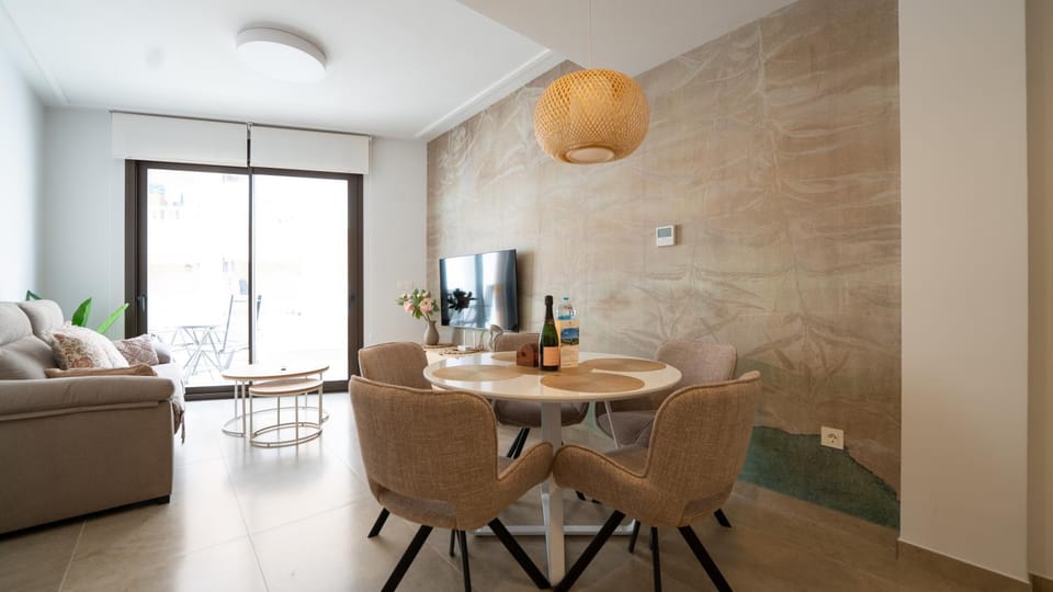 TV and multimedia, Living room, Seating area, Dining area