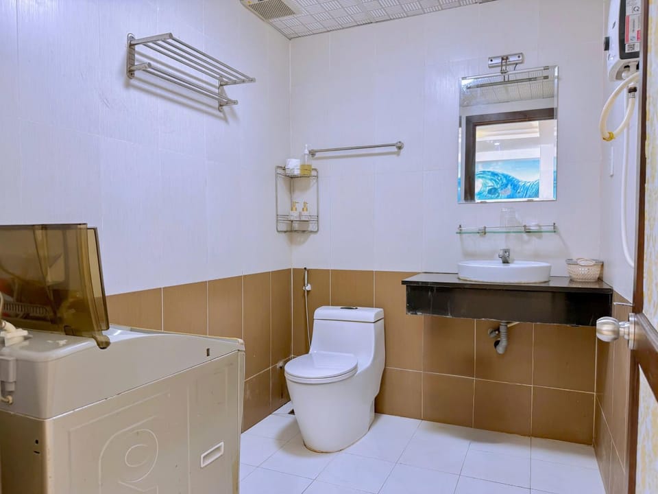 Shower, Toilet